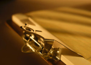 Does a heavy clipboard add weight to a resume?